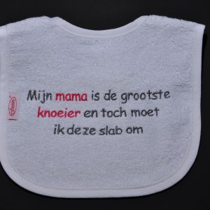 Slabbetje Mijn Mama is de grootste knoeier, en toch moet ik deze slab om